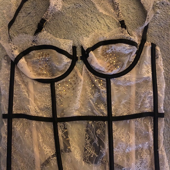 Victoria's Secret Black and Cream Lace Bustier - Picture 2 of 8